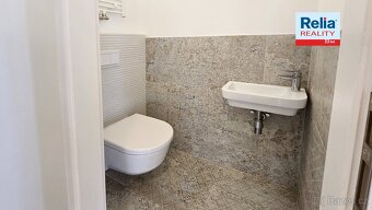 Pronájem nadstandardního bytu 3+kk, 73 m2 s výhledem na radn - 15