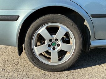 Škoda octavia 1 combi  2.0i 85kw - 15