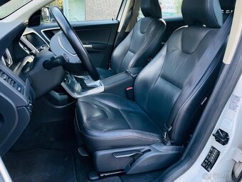 Volvo XC60 2.4D 5VÁLEC 4x4 AUT VÝHŘEV SERVISKA Bi XENONY - 15