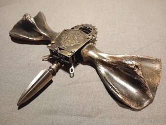 STEAMPUNK RECYCLE ART - 15