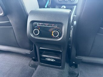 VW SHARAN 2.0 TDi HIGHLINE LED NAVI WEBASTO KAMERA TAŽNÉ - 15