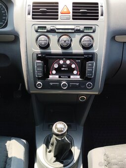 Volkswagen Touran 1.4TSi 2010 zánovní STK - levně - 15