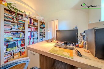 Zrekonstruovaný rodinný dům s krásnou velkou zahradou - 15