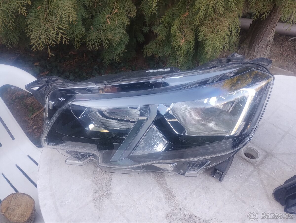 Peugeot 308 P5 t10 plast nárazníku - 16