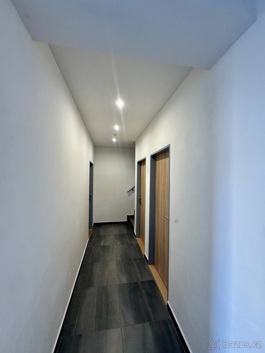 Pronájem zděného bytu 2+1 s park. stáním, Tábor - Měšice - 16