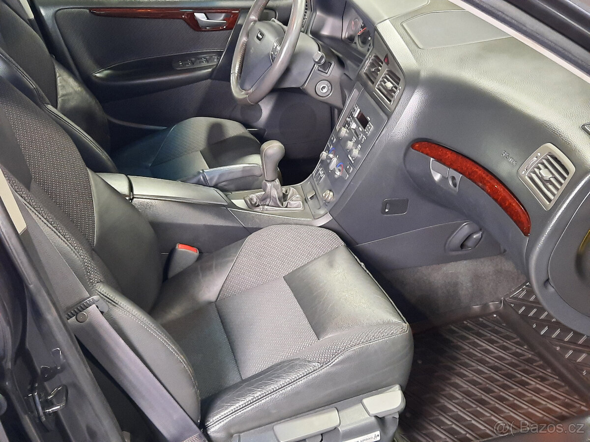 Volvo S60 - 2,4i Comfort TOP stav - 16