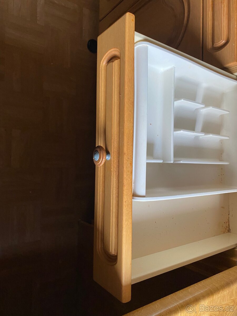 Hnědá kuchyňská linka z Německa se spotřebiči - 16