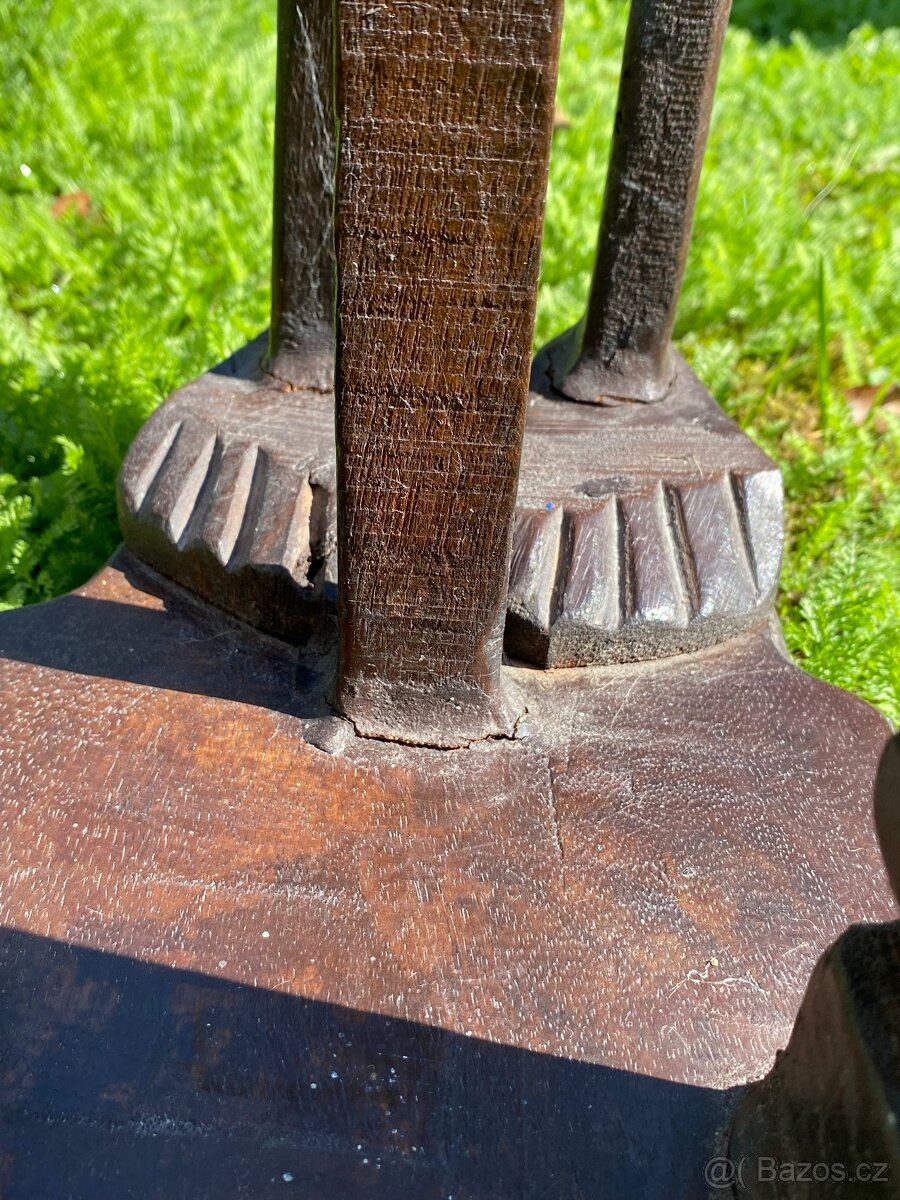 Dřevěný stojan na CD - 16