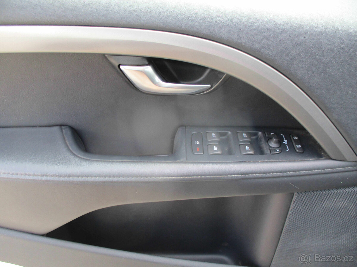 VOLVO XC70 2,4D 133kw Geartronic Momentum AWD 2015 - 16