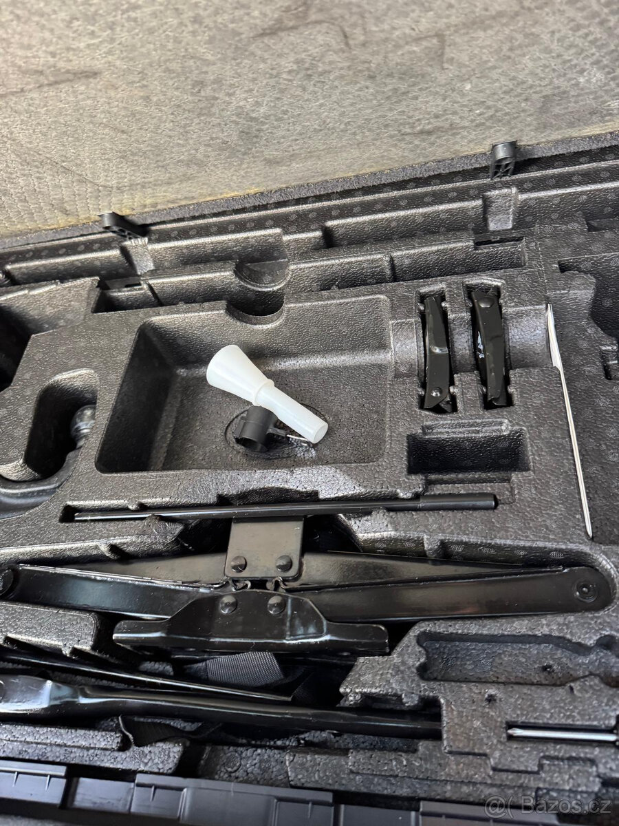 Land Rover Discovery 4 – 3.0 SDV6, 188 kW - 16