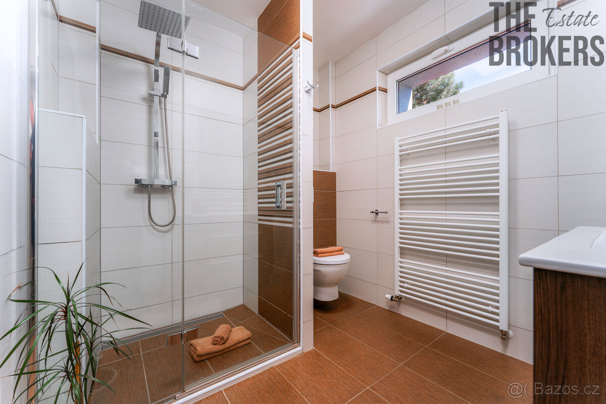 Prodej rodinného domu, celková užitná plocha 187 m², pozemek - 16