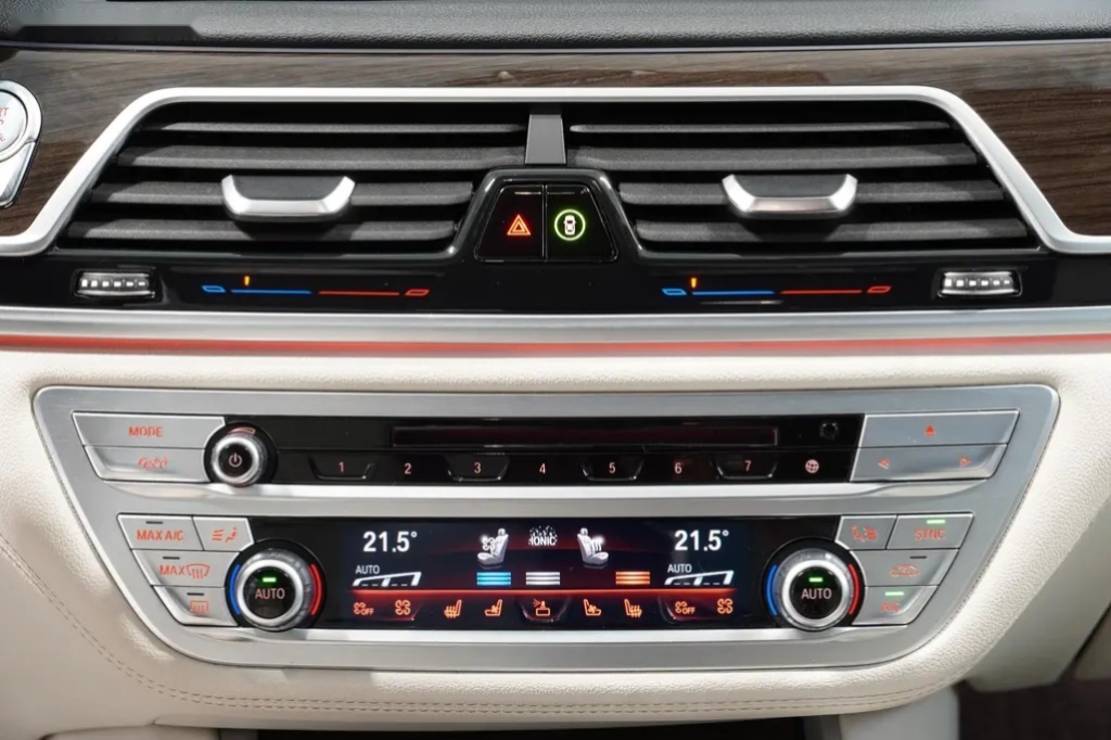 BMW Řada 7, 750Li, Xdrive,ČR,DPH,MASÁŽ, - 16