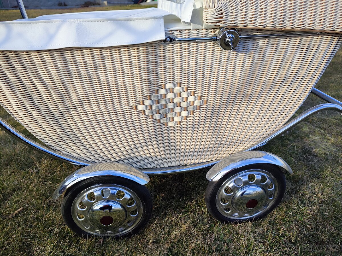 Renovovaný proutěný retro kočárek Liberta - 16