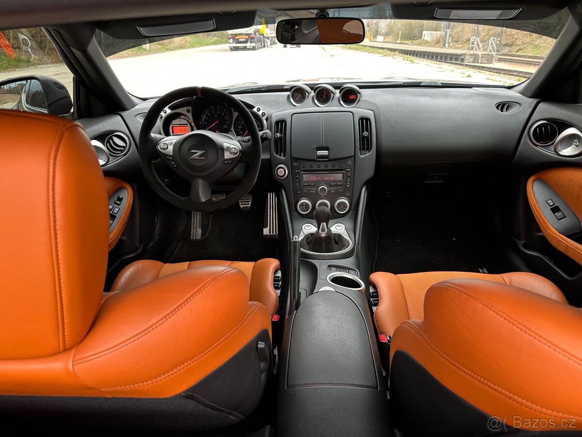Nissan 370z - 16
