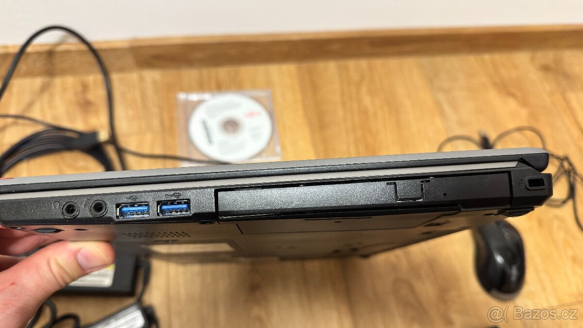FUJITSU LIFEBOOK E756 s příslušenstvím - 16