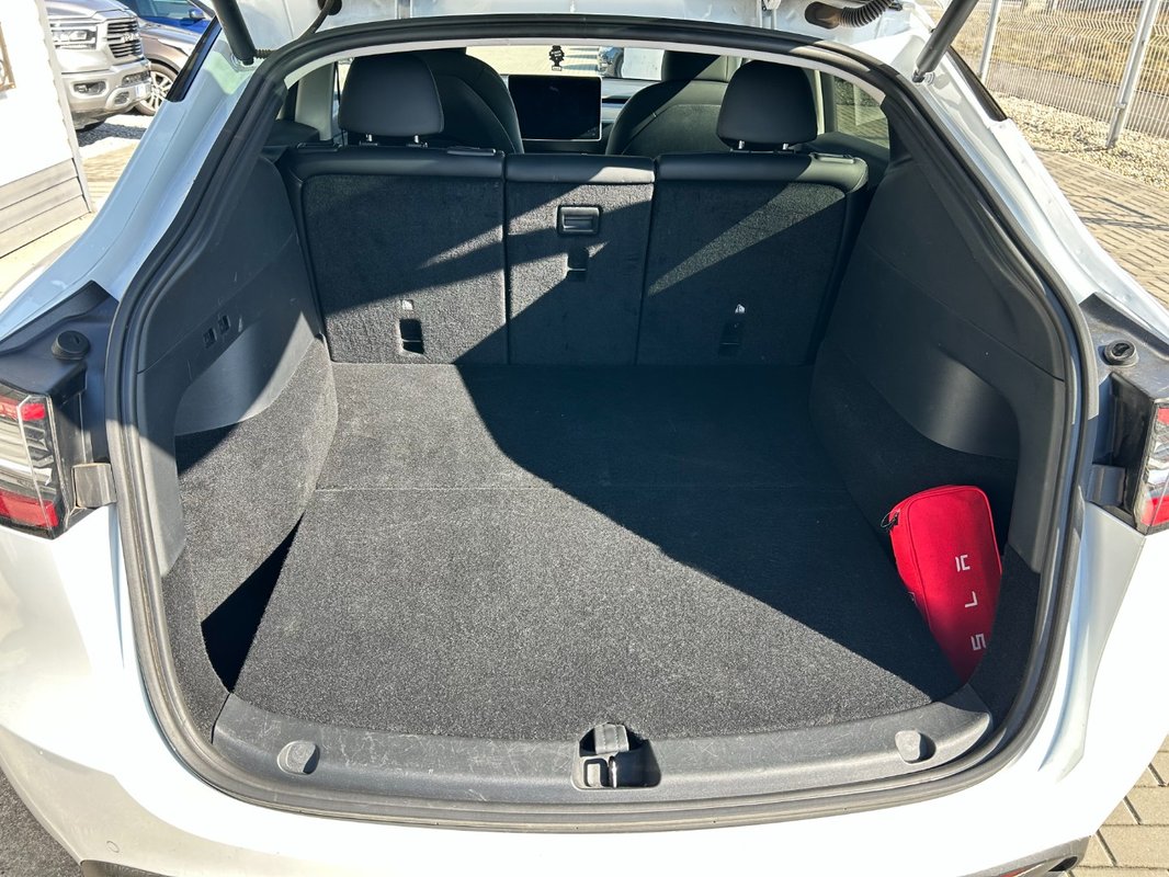 Tesla Model Y LR AWD 64 tis.km - 16