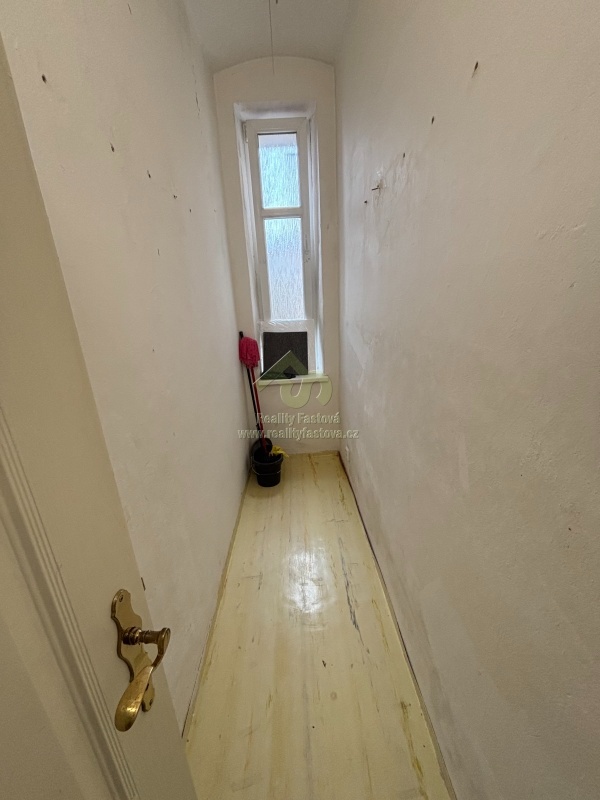 Plzeň – prodej cihlového bytu 3+kk s prostornou šatnou, komo - 16