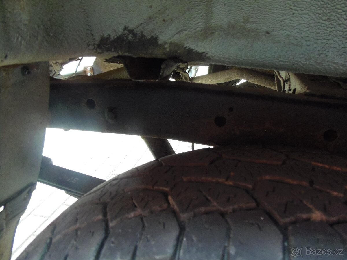 Nissan Navara 2.5 TD NP300 4x4 tažné 3T - 16