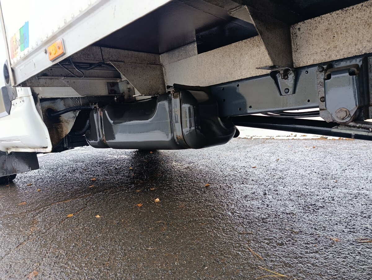 IVECO DAILY SKŘÍŇ S ČELEM 2011 - 16