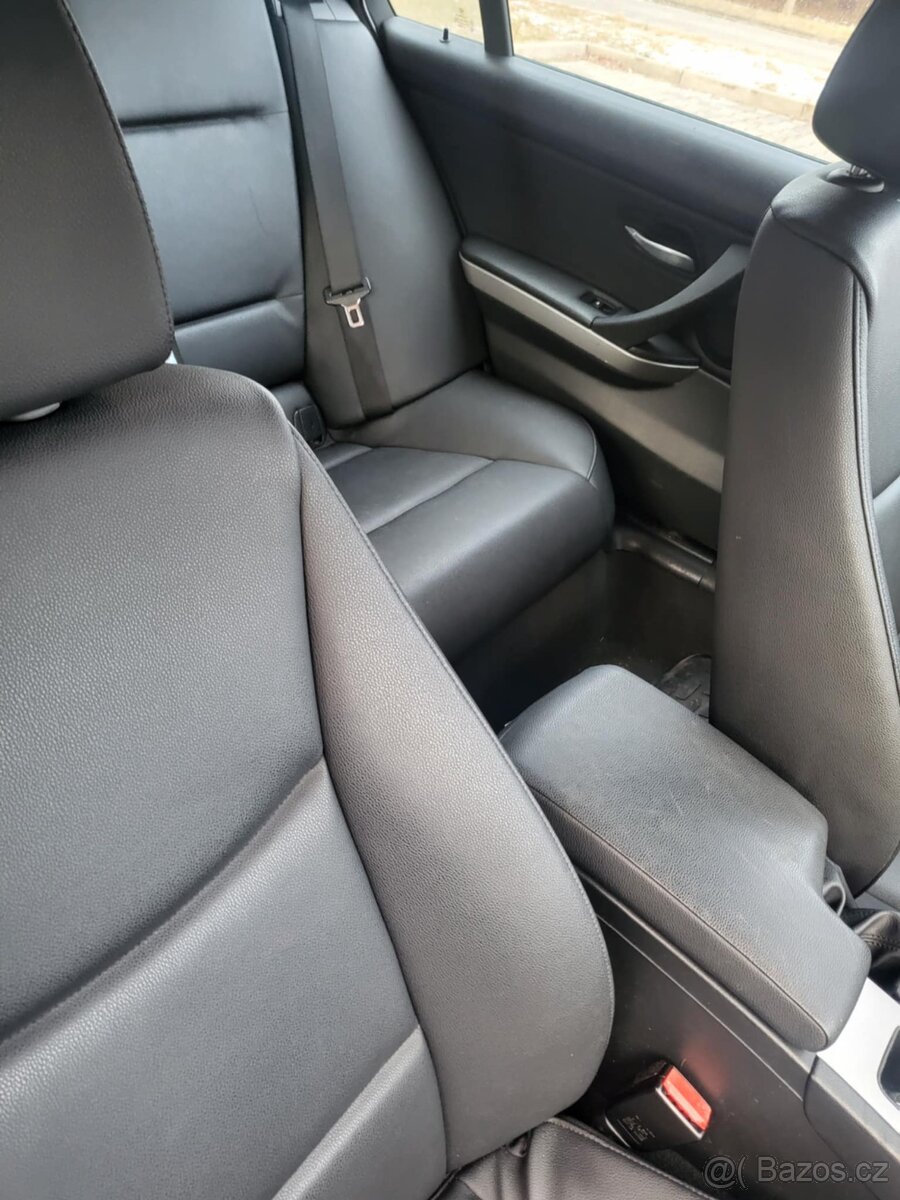 BMW E90 kombi Nafta - 16