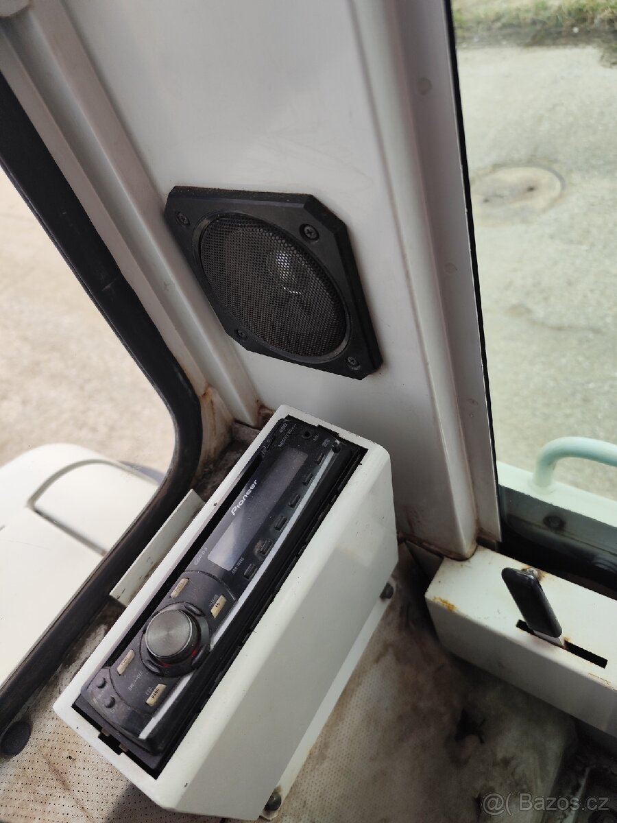 Bagr Takeuchi TB145. Váha 4800kg. - 16