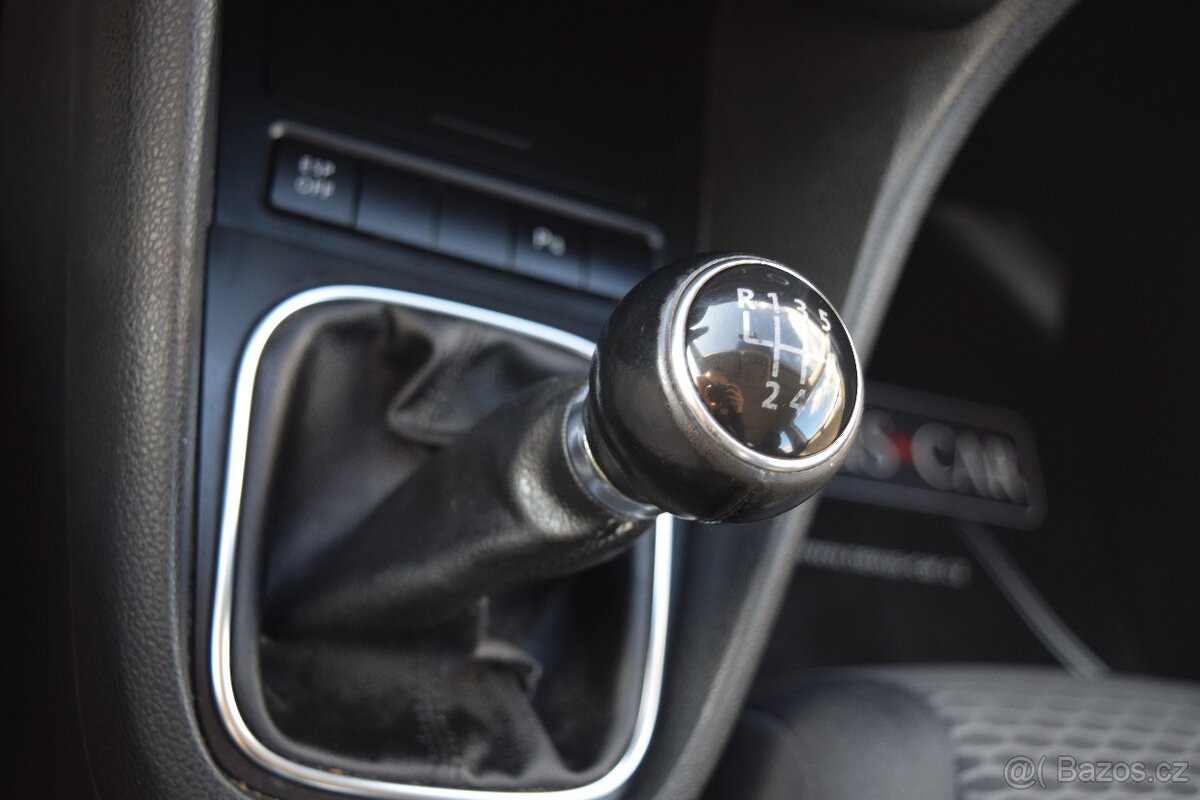 Volkswagen Golf 1.6 TDI BOHATÁ VÝBAVA NOVÁ STK PRVNÍ MAJITEL - 16