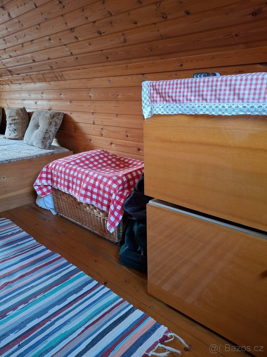 Prodej útulné chaty s bazénem, zahradou a pergolou - 16