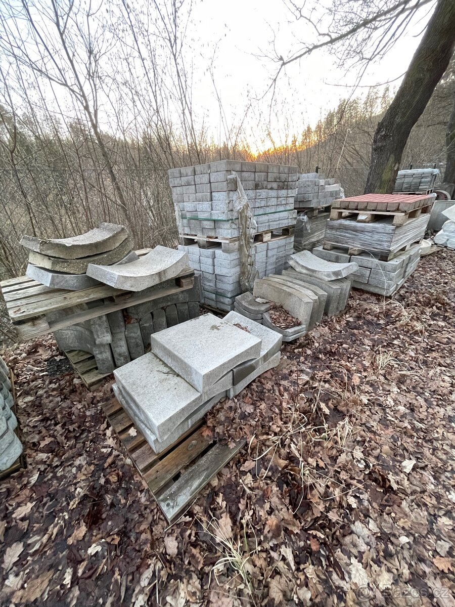 Stavební materiál, dlažba, skruže, obrubníky - 16
