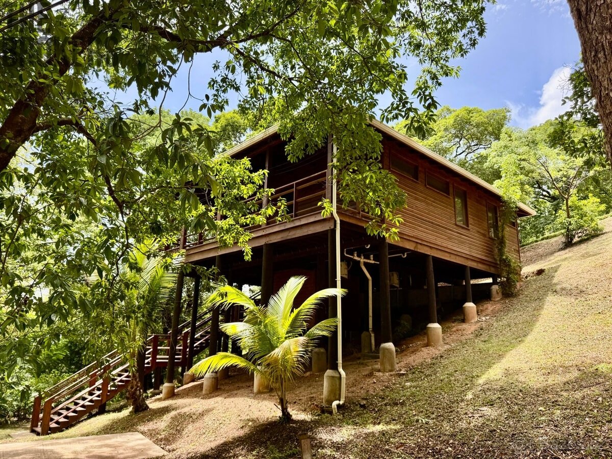2BD&2BT Wooden Bungalow Diamond Hill Resort, Roatan - 16