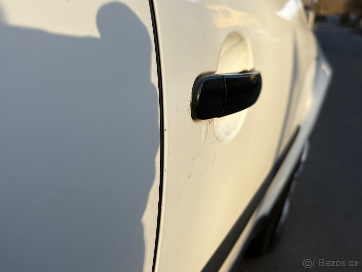 Skoda Yeti 2.0 TDI -81KW -2011 - 16