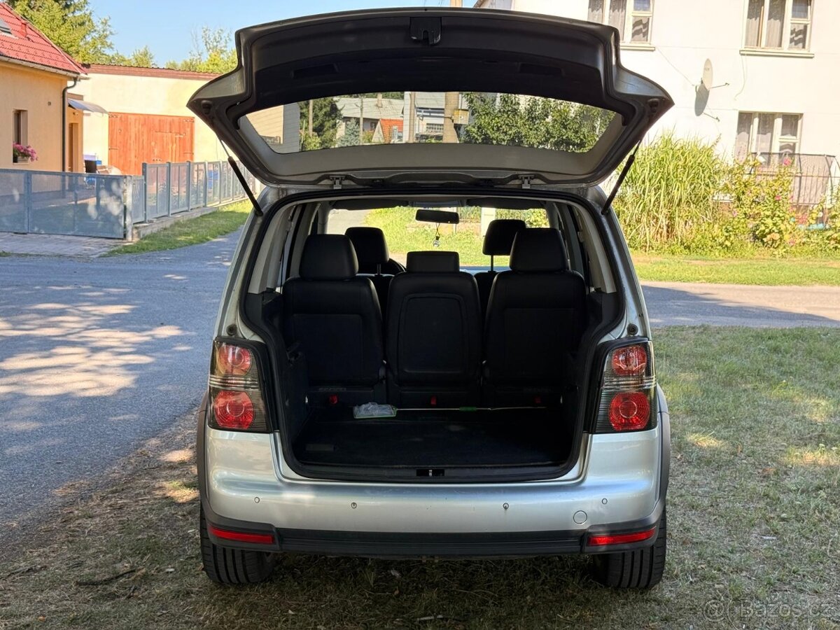 VOLKSWAGEN TOURAN Cross 2.0TDi - 16