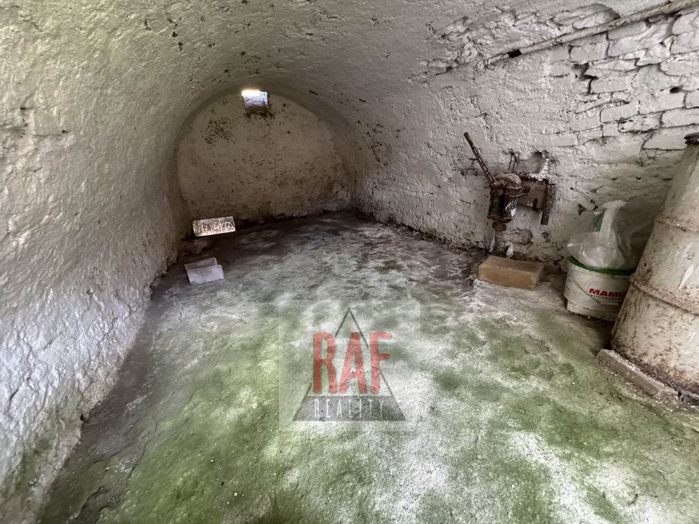 Prodej - zemědělská usedlost, stodoly, pozemky - Moravec - 16