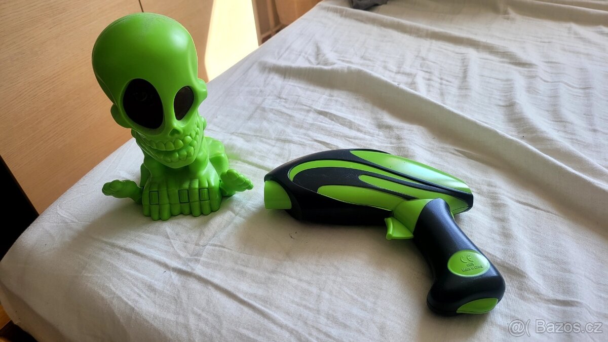 hracky,hry,knihy,boty,obleceni,boby,kolobezka vse dohromasy - 16