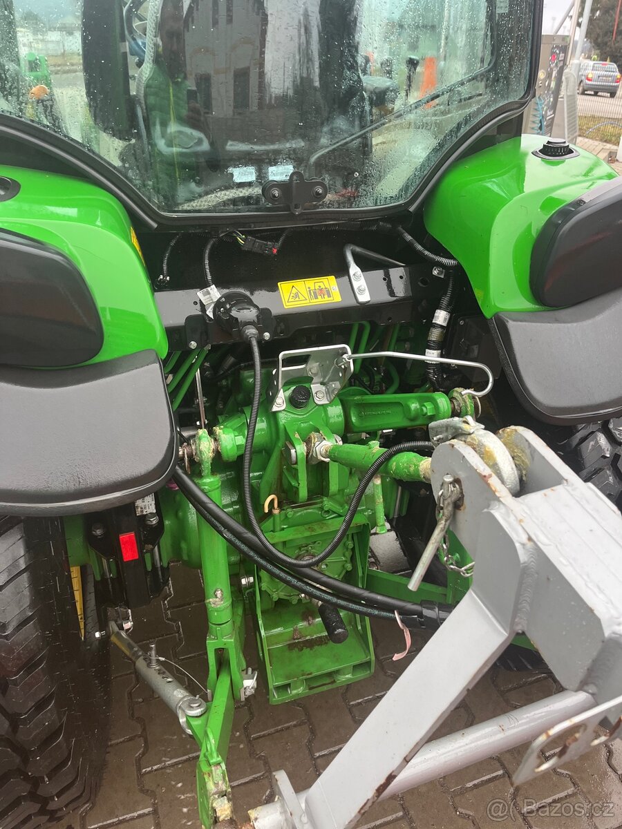 John Deere 4052 R - 16