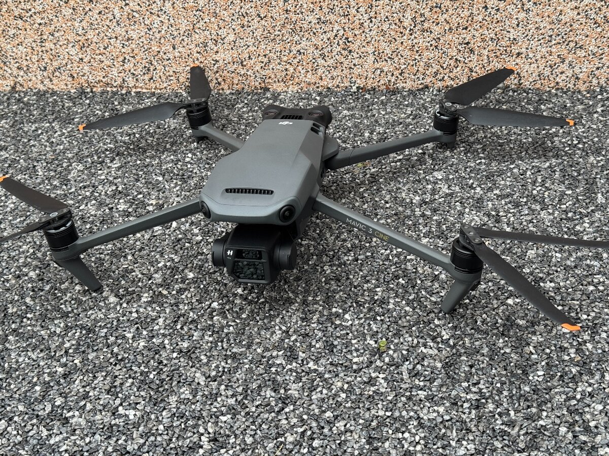 DJI Mavic 3 Cine Premium Combo - 16