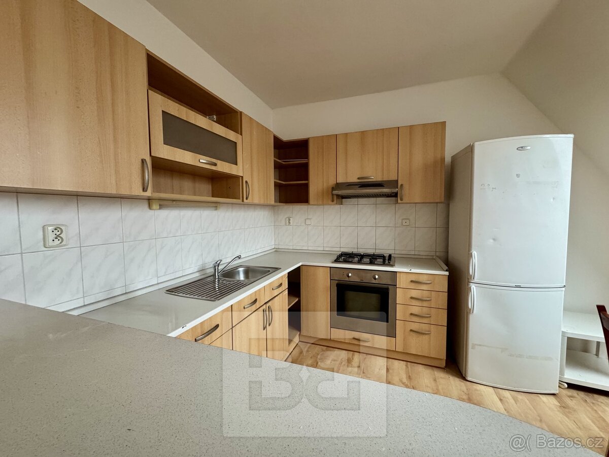 Podnájem půdního atypického bytu 4+kk v centru města - 16