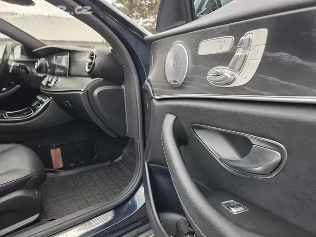 MB E 220d 4Matic,AllTerrain,Tažné,Webasto,Kamera. - 16