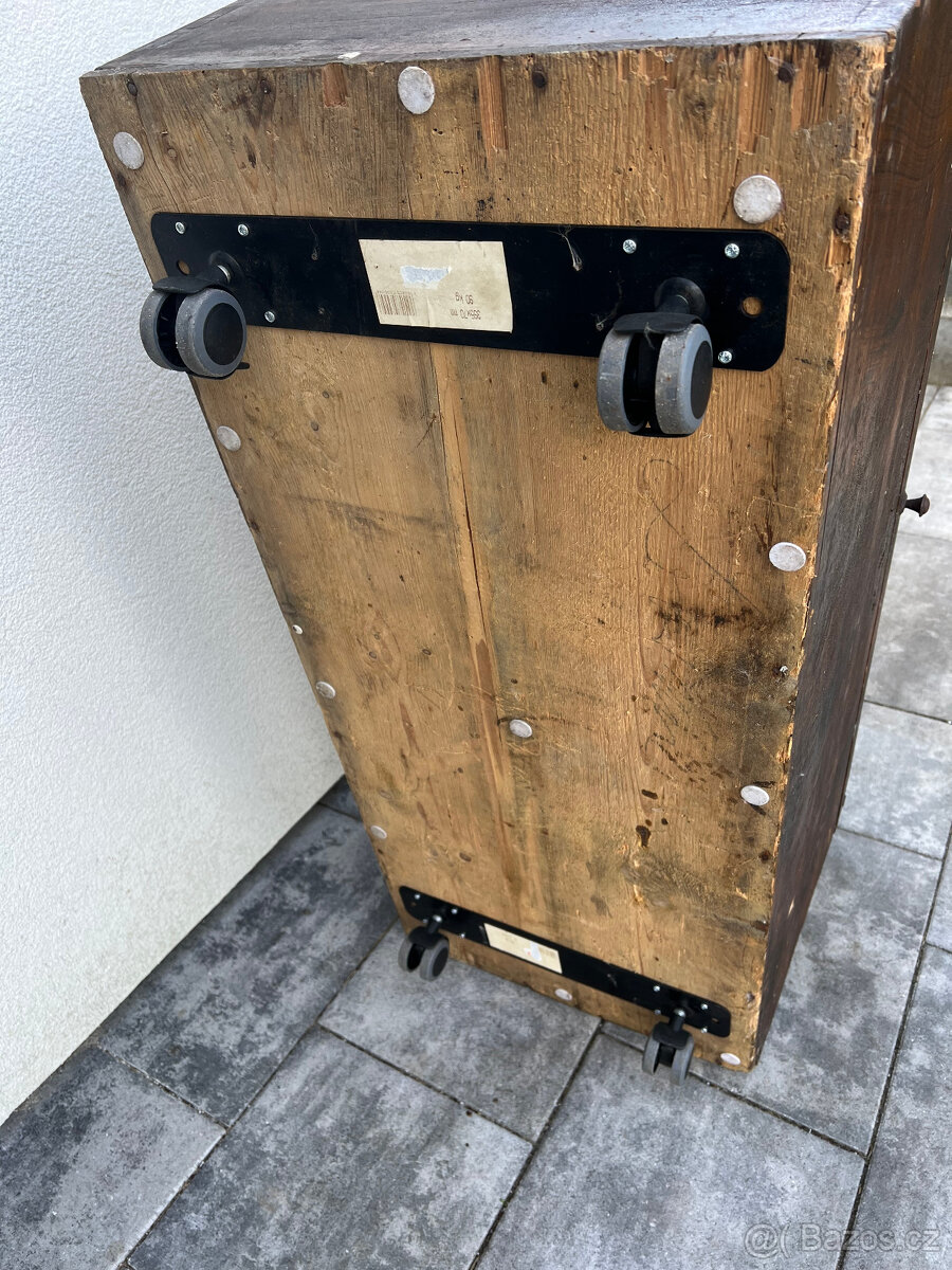 Dřevěná truhla stará - 16