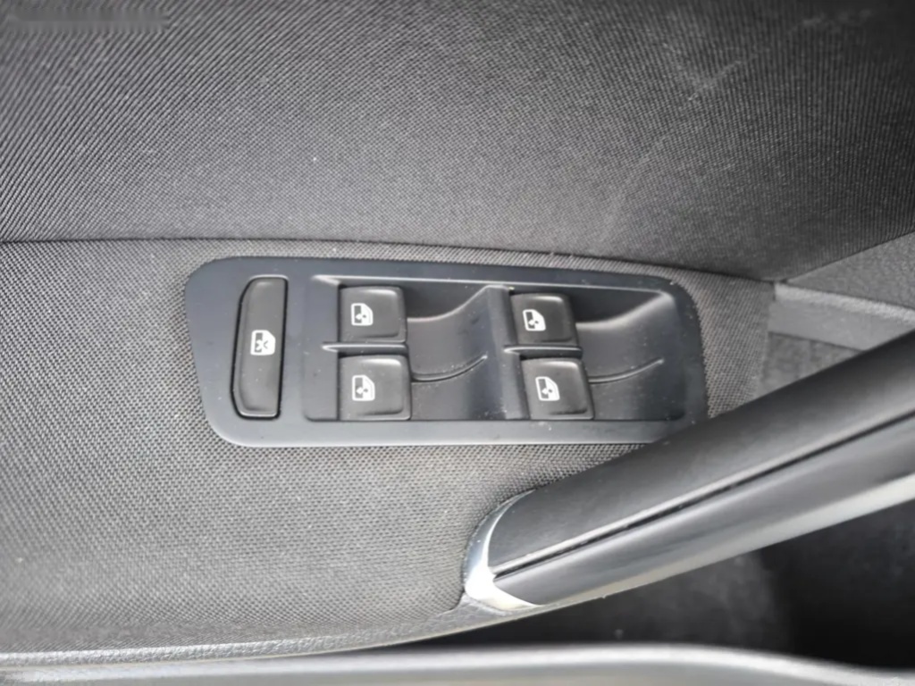 Volkswagen e-Golf - 16