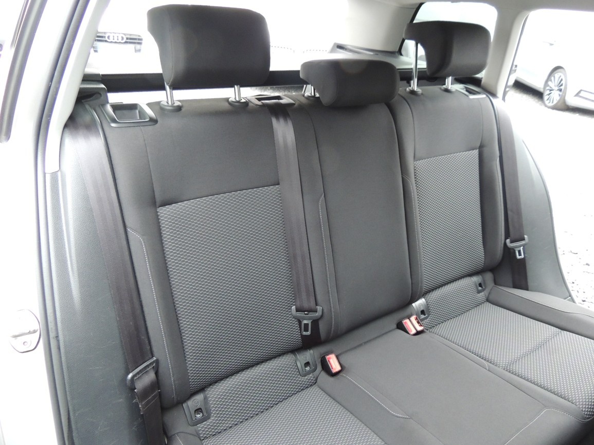 VW Golf Variant 1.6TDi,85kw,2018,2.maj.-21%DPH - 16