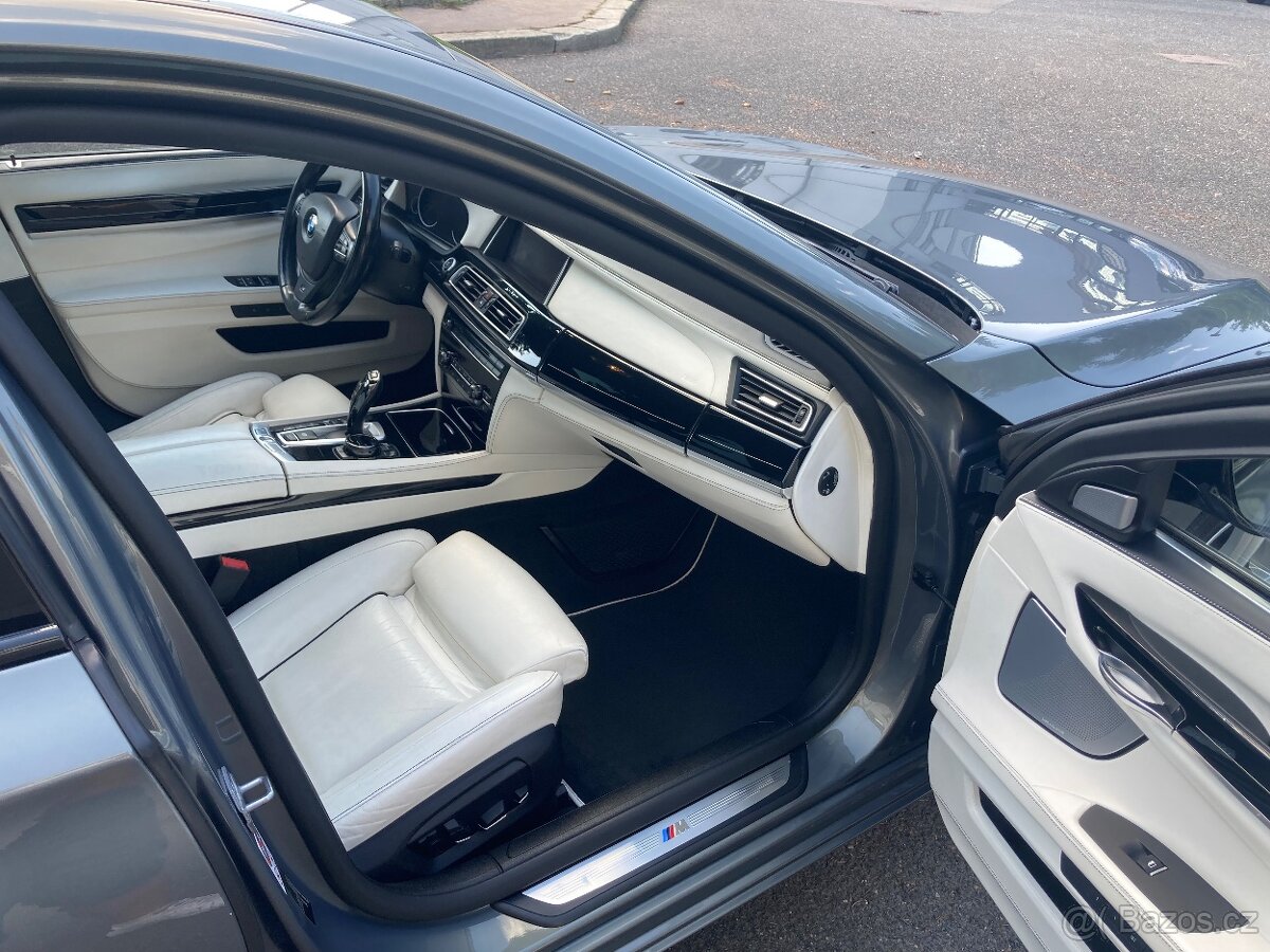 BMW Řada 7 F01 750i V8 330kW X-Drive M-paket - 16