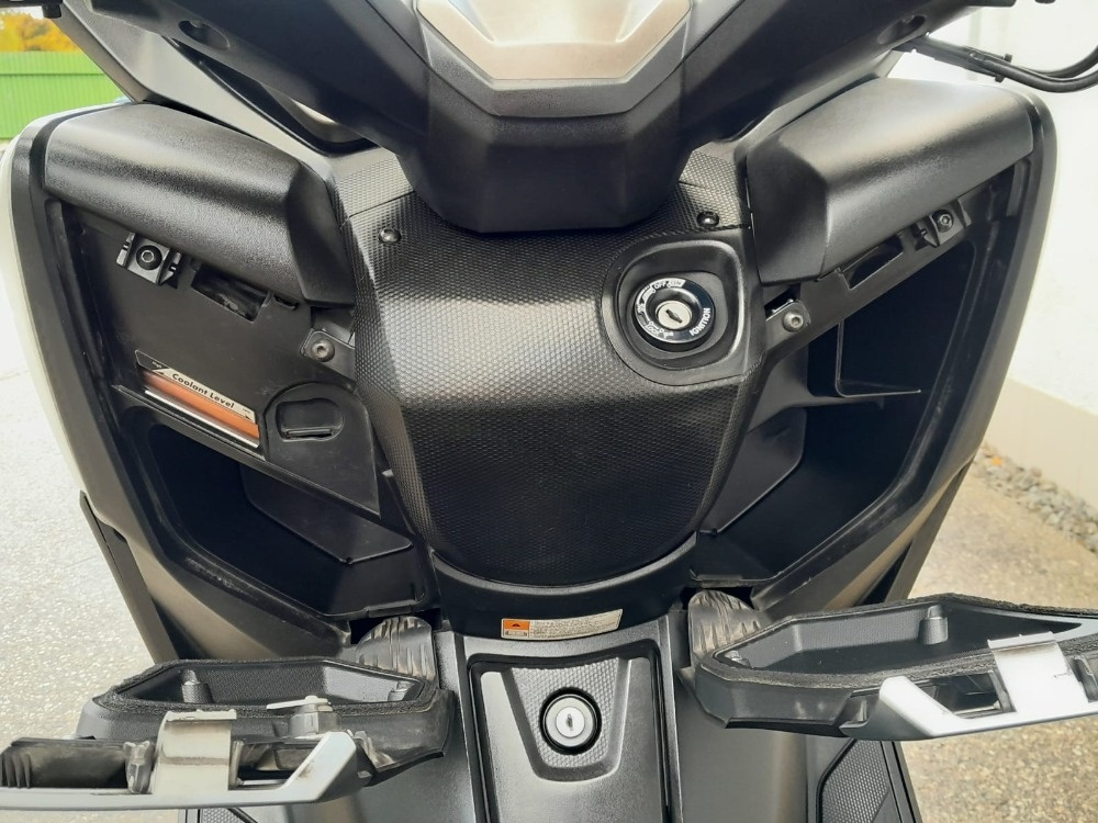 Yamaha X-Max 400 ABS, 2014, moc pěkný stav - 16