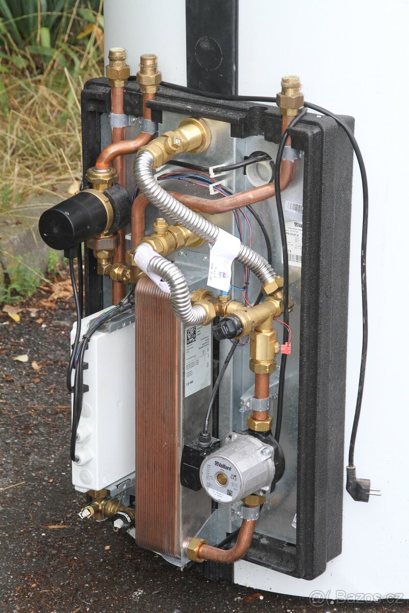 Prodám akumulační nádrž Vaillant s přímím ohřevem teplé vody - 16