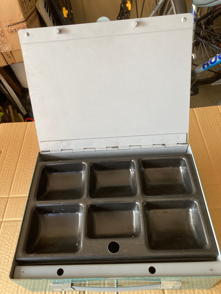 Pokladnička kasička s mincovníkem bytelná za 800 kč - 16