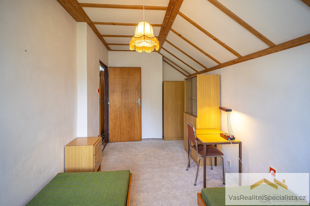 Ráj klidu a přírody: rovinatý pozemek s rekreačním objektem - 16