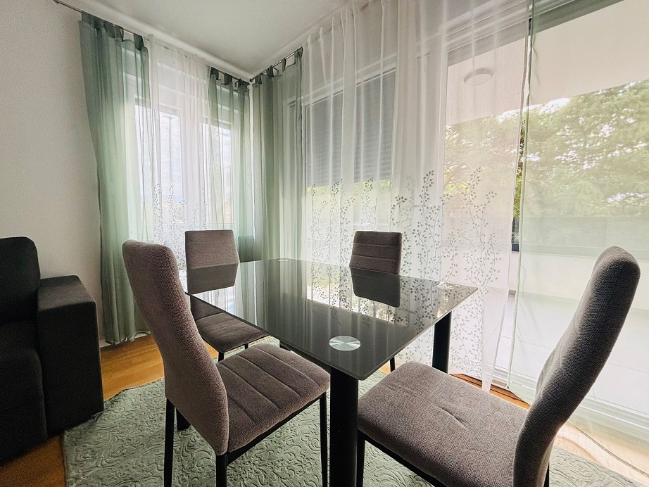 Chorvátsko-Trojizbový zariadený apartmán s bazénom - 16