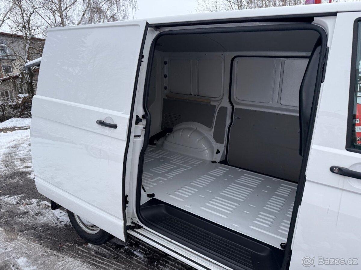 Volkswagen Transporter 2.0 TDi • 4/2016 • 62kw • Nová STK - 16