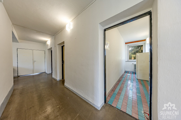 Pronájem výrobně-skladového areálu 400 m² se zázemím v Částk - 16