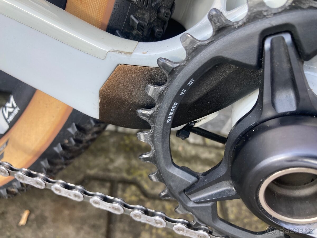 Celoopdpružené karbonové kolo - M rám - 16