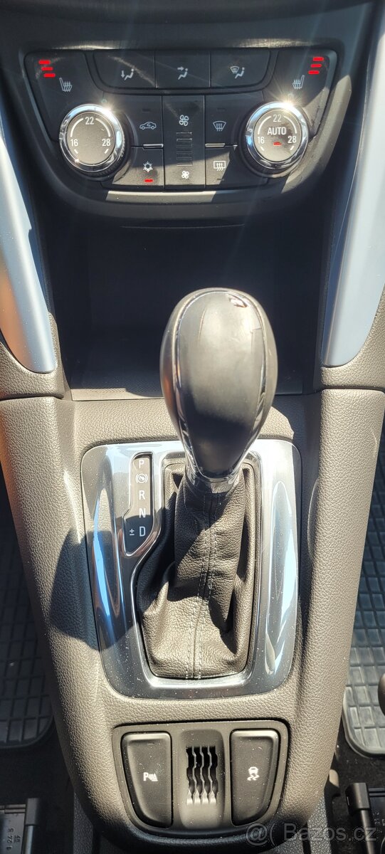 Opel Zafira 1,4i 103kW benzín Automat - 16